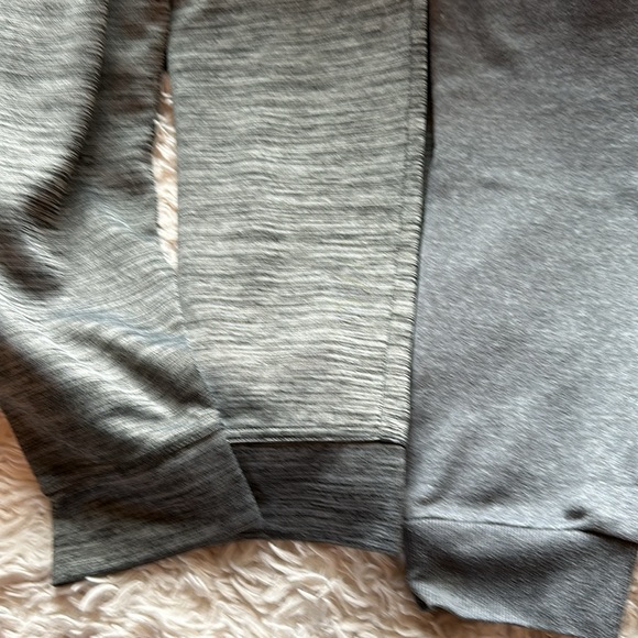 Boys size Large Used great condition about a size 12/ 14 since washed often - Picture 8 of 12